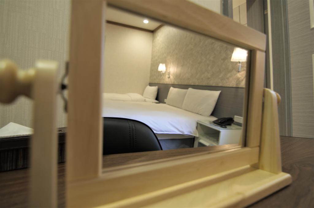 泊居旅店 Oursinn Hotel Taipei Exteriör bild